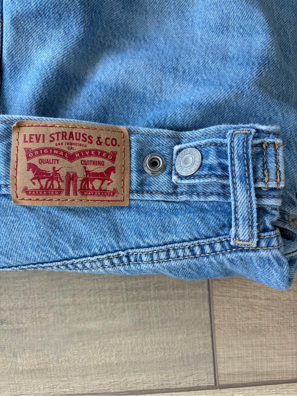 Levi’s Cinch Baggy Light Weight High Rise Wide Leg Denim Jeans Medium Wash 27 - Picture 6 of 10